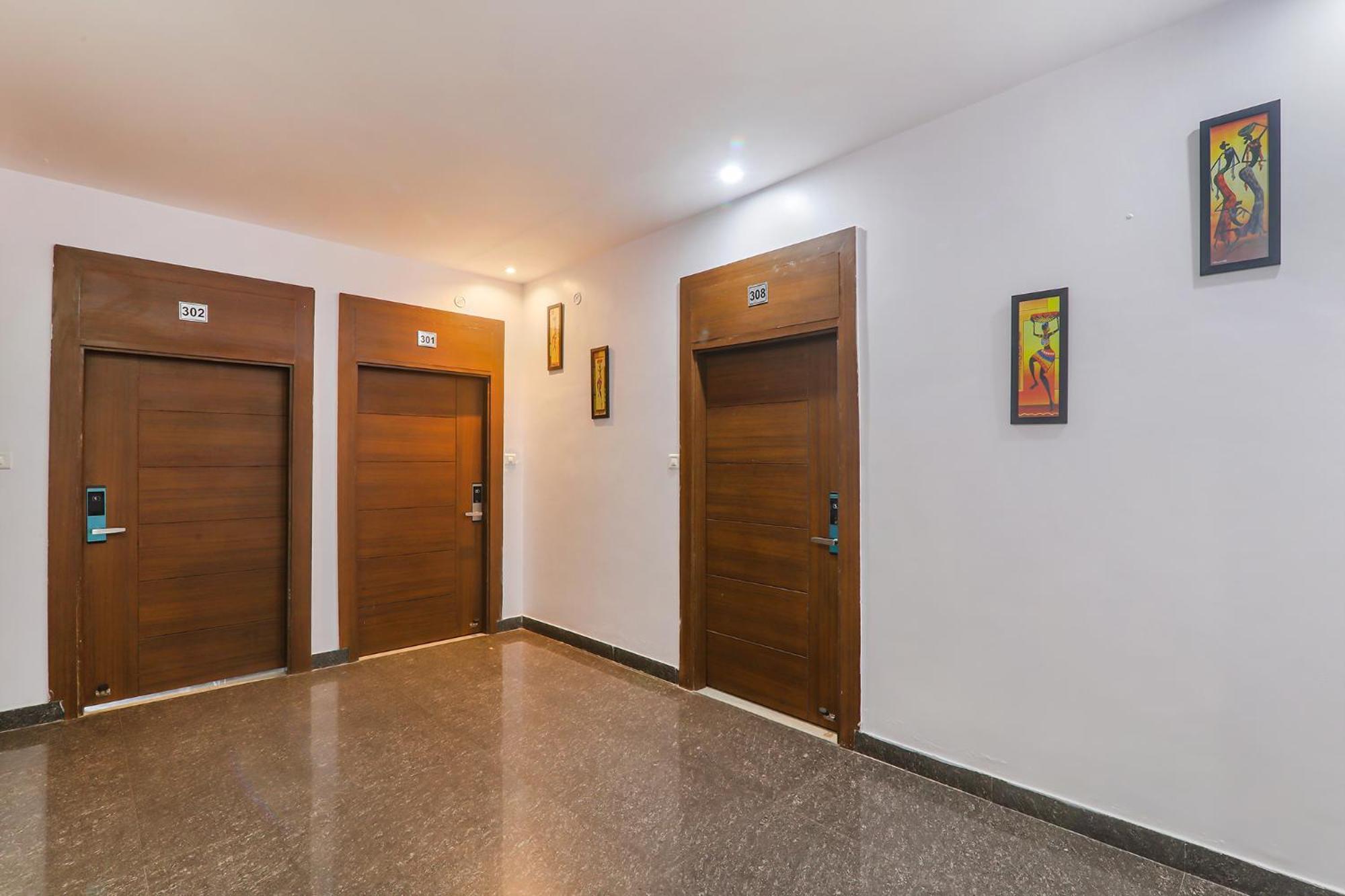 Hotel Cristelia 러크나우 외부 사진
