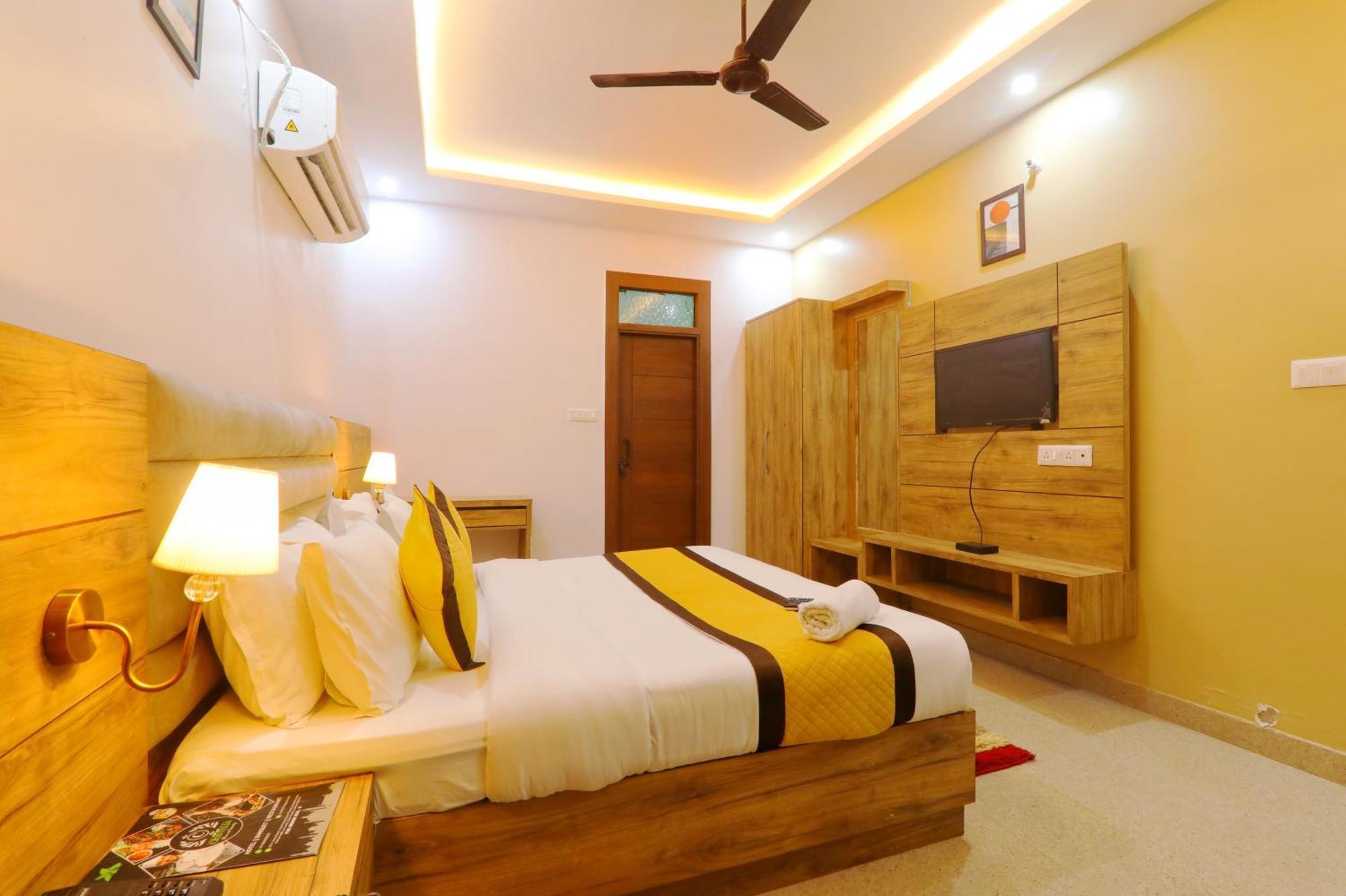 Hotel Cristelia 러크나우 외부 사진