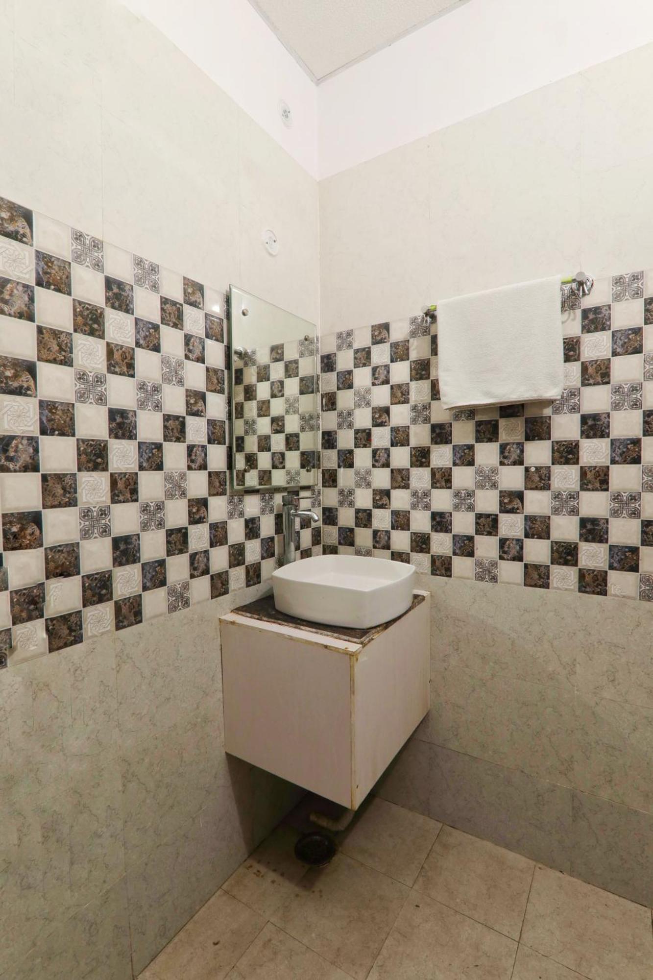 Hotel Cristelia 러크나우 외부 사진