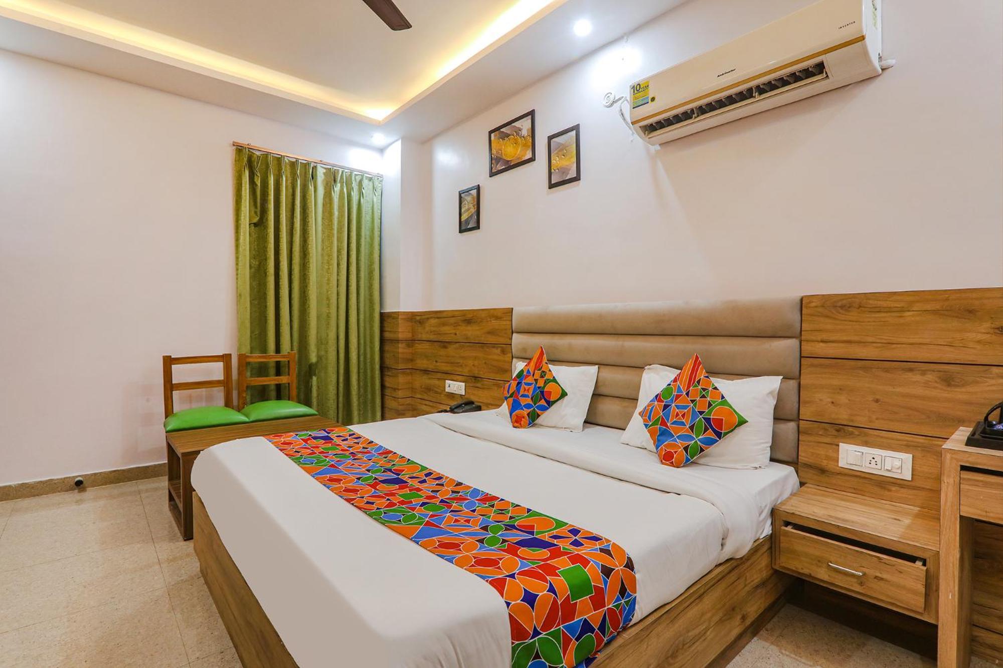 Hotel Cristelia 러크나우 외부 사진