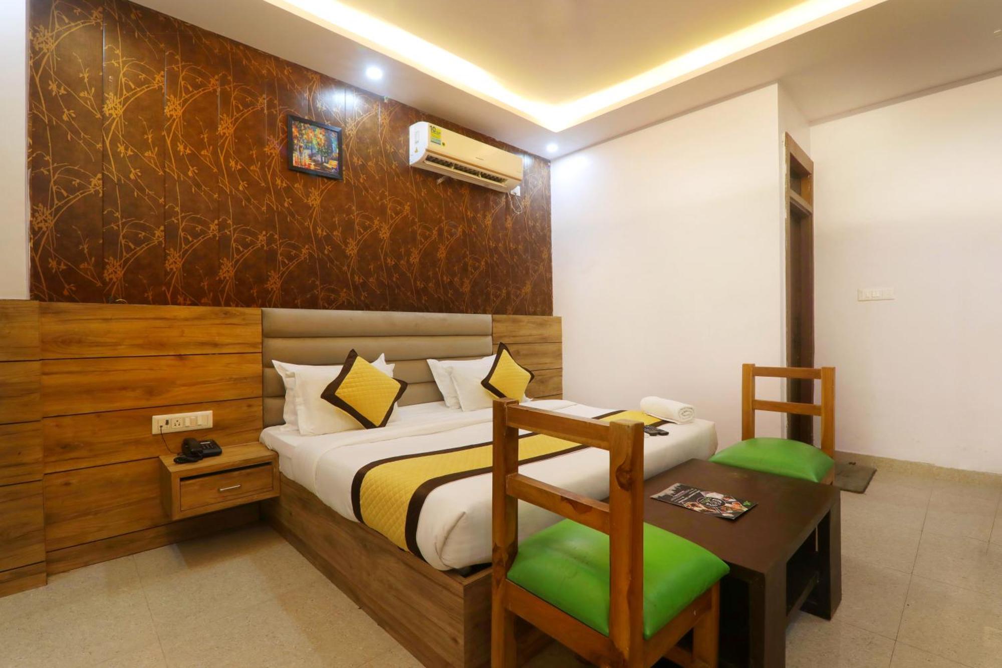 Hotel Cristelia 러크나우 외부 사진